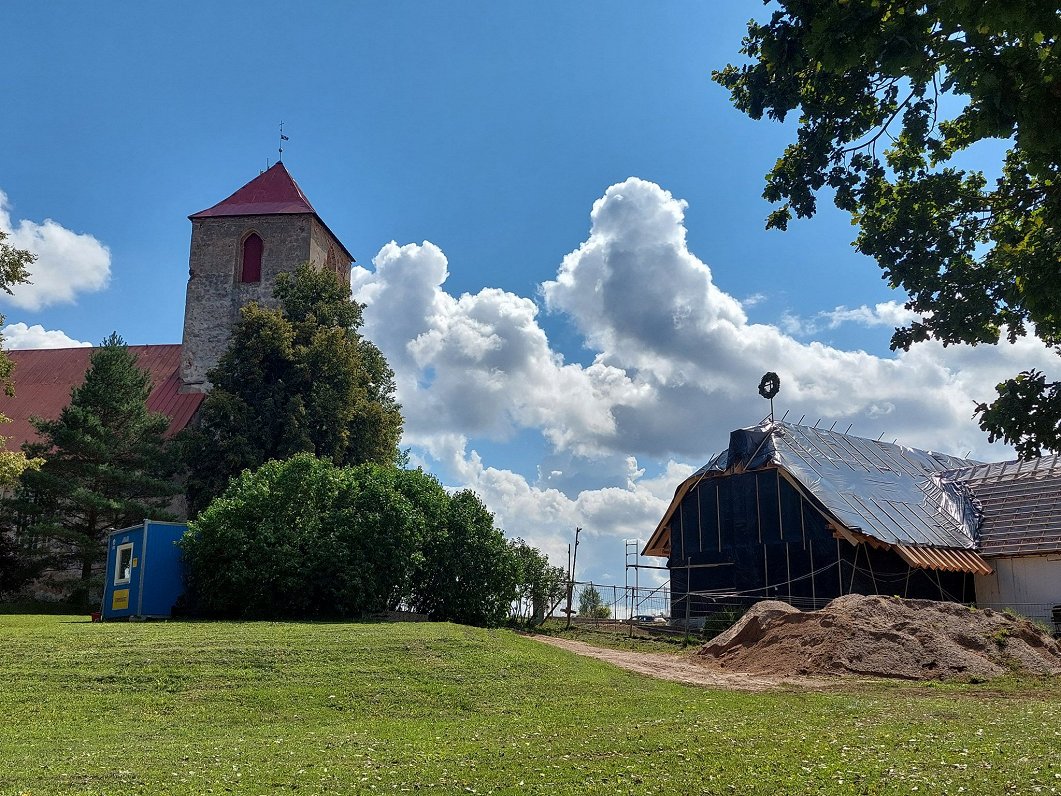 Lestenes memoriāls un topošās muzeja ēkas spāru svētki.