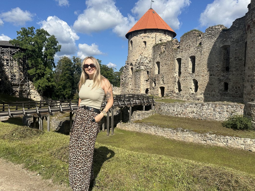 Cēsu Vēstures un mākslas muzeja Apmeklētāju centra vadītāja Ance Annija Koreņkova.