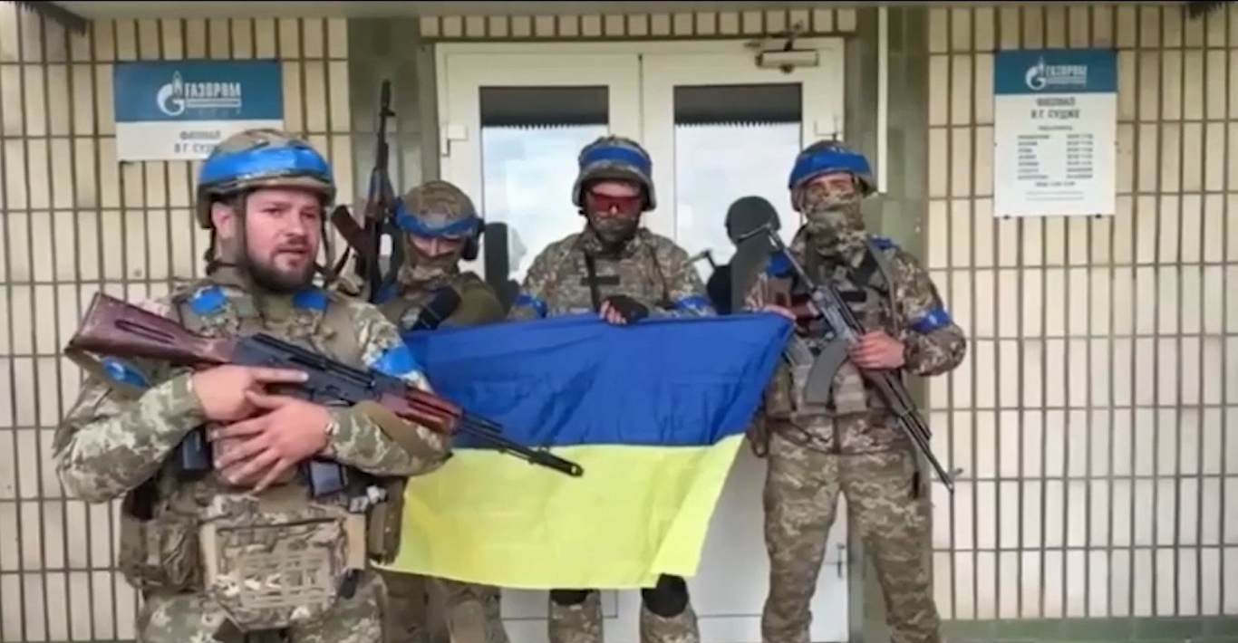 Video Ukrainas karavīri apgalvo, ka Kurskas apgabala Sudžas pilsēta pārgājusi Ukrainas spēku kontrol...