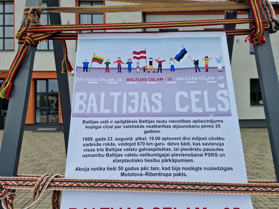 Preiļos atceras Baltijas ceļu