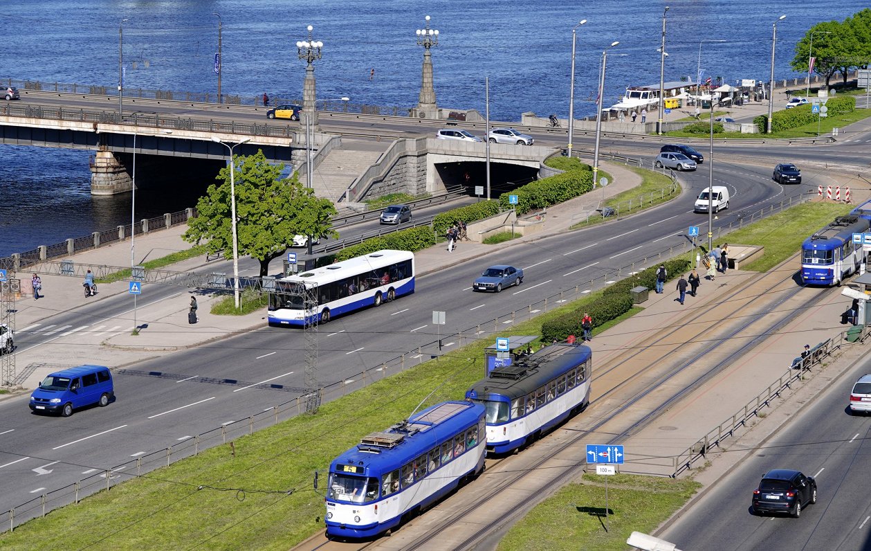 Sabiedriskā transporta satiksme Rīgas centrā.