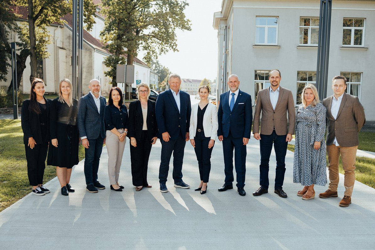 Representatives of Estonia's Fibenol and Valmiera municipality