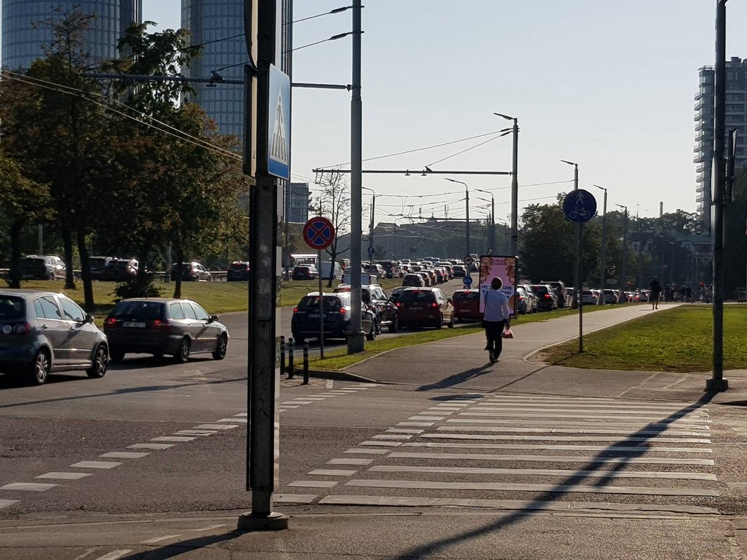 Automašīnas turpina dominēt transporta grupā Latvijā / Raksts