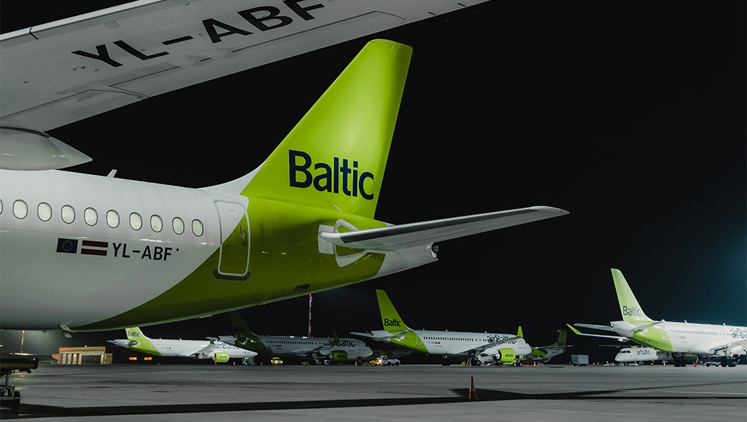 Самолет airBaltic в Риге. Иллюстративное фото