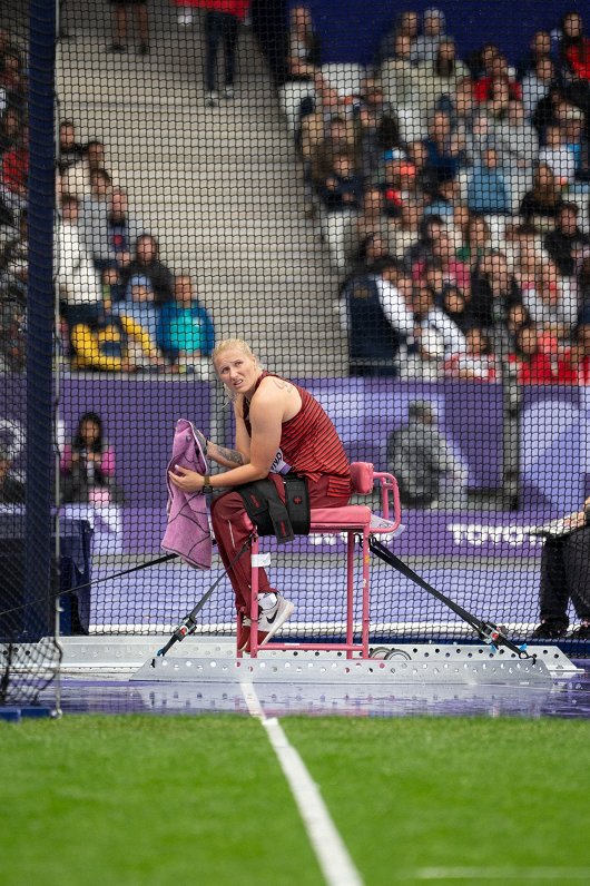 Diana Krūmiņas i diskoskastet under de paralympiske leker i Paris