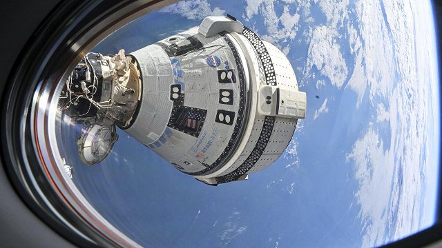 Divi NASA astronauti «iestrēguši» kosmosā