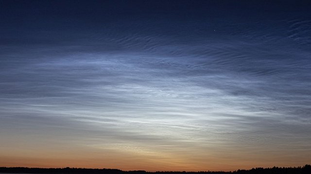 Kas ir sudrabainie mākoņi, caur kuriem var redzēt zvaigznes?