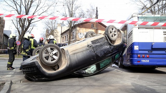 Vidējā ātruma radaru trīskāršošana un šofera reakcijas testi nomas auto – kā SM cer mazināt «melno s...