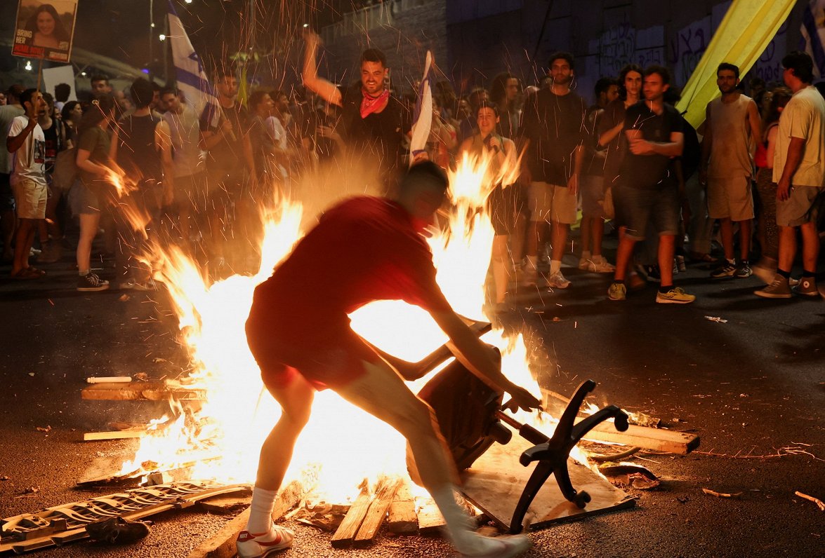 Protesti Izraēlas galvaspilsētas Televivas ielās. 2024. gada 1. septembris.