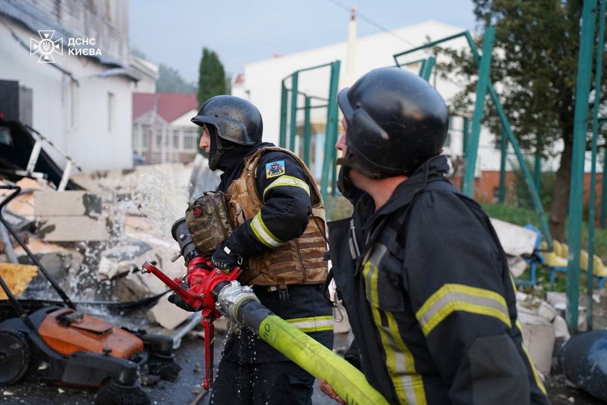 Ликвидация последствий воздушного удара. Украина, Киев, 02.09.2024.