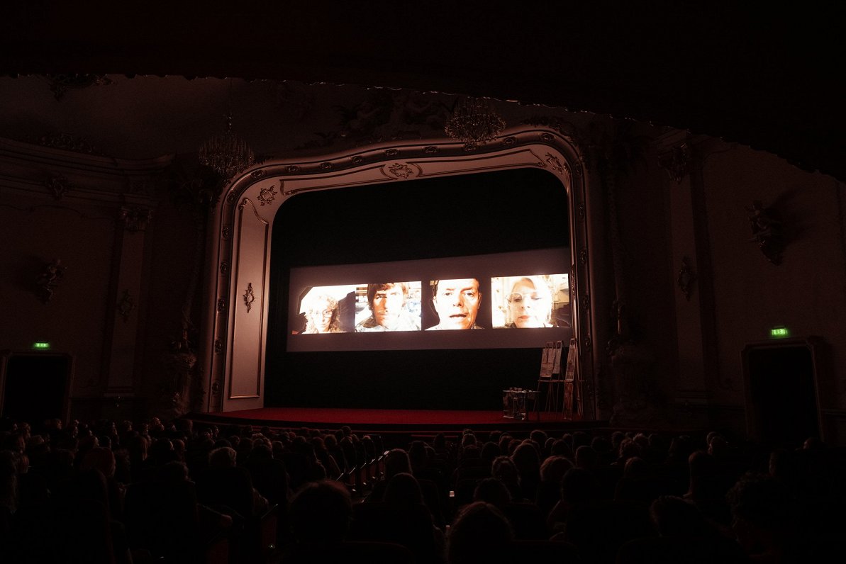 Mākslinieku apvienības &quot;Gob Squad&quot; dokumentālā filmizrāde &quot;Super Night Shot&quot; fes...