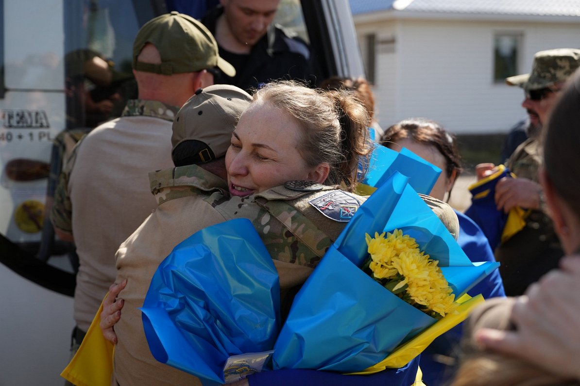 Ukrainas kara gūstekņi atgriežas mājās.