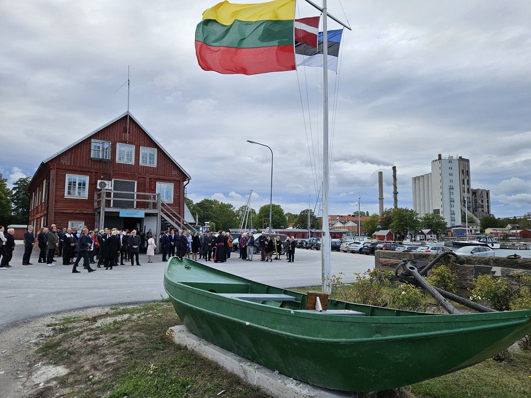 Gotlandē piemin Otrā pasaules kara baltiešu bēgļus