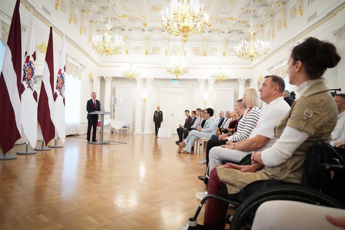 Vasts prezidents Rinkēvičs Rīgas pilī sveic paraolimpiešus