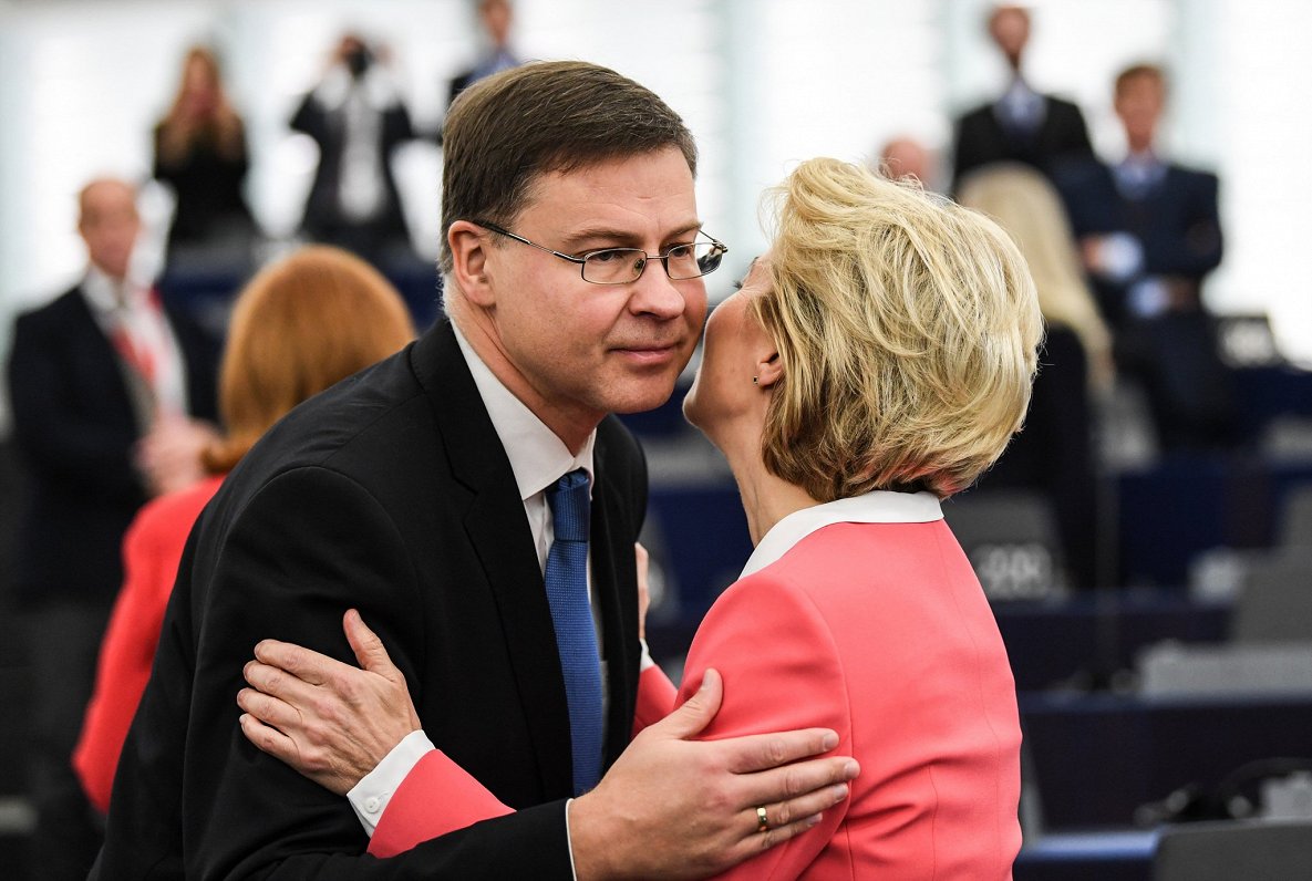 Nosaukts ES komisāru portfeļu sadalījums, Dombrovski izvirza ES ekonomikas komisāra amatam