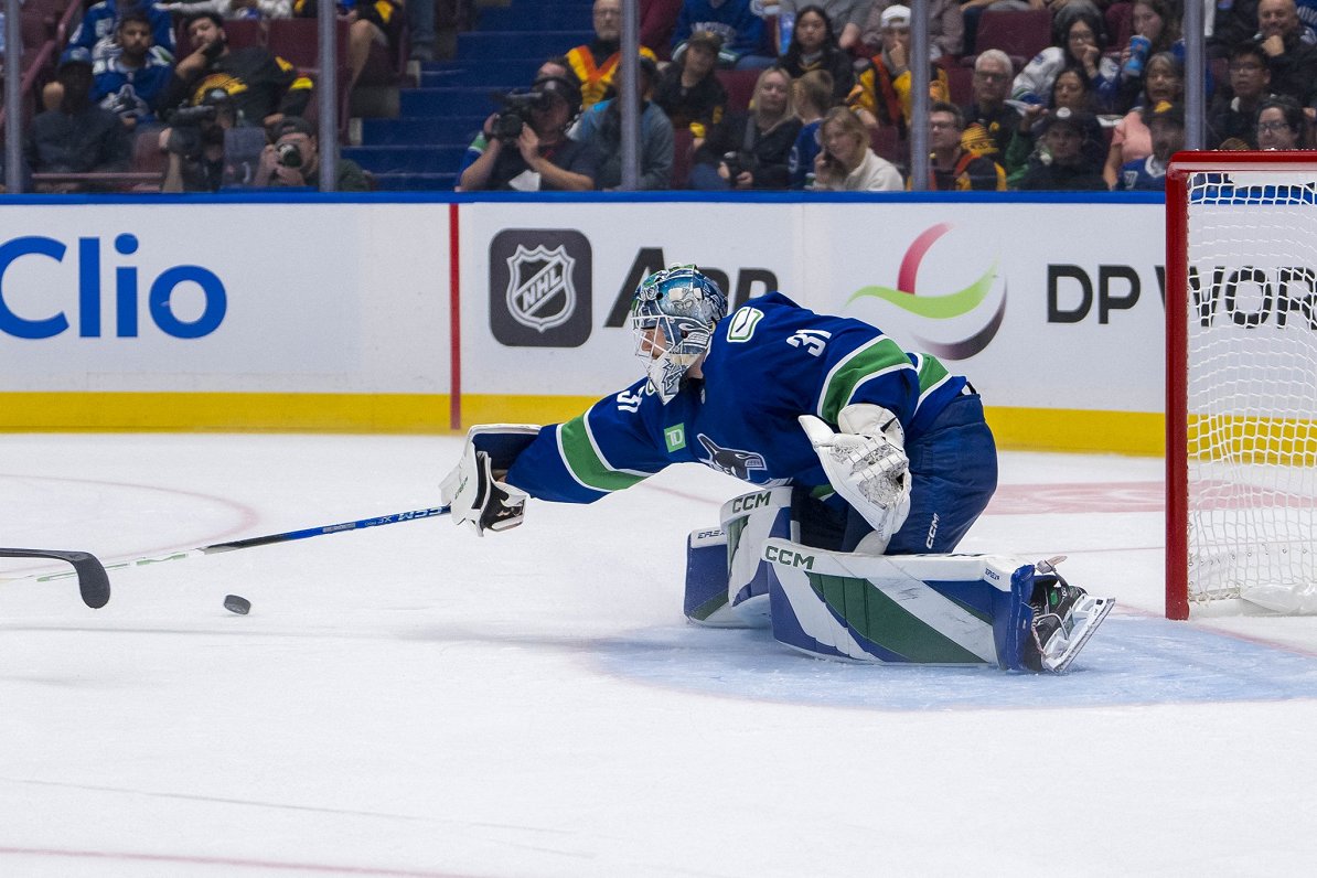 Šilovs «Canucks» vārtos atgriežas pirmās zvaigznes godā uzvarētā NHL pārbaudes spēlē