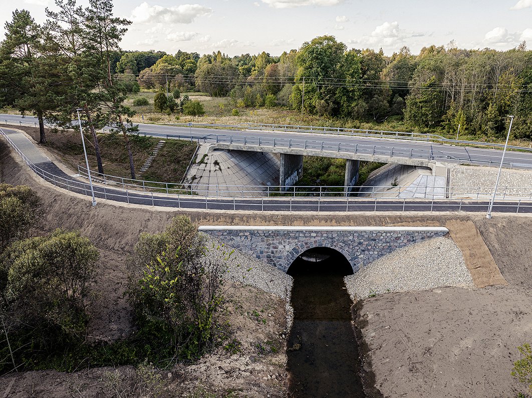 Jēkabpils novadā atklāj atjaunoto tiltu pār Pelītes upi un jaunu veloceliņu.