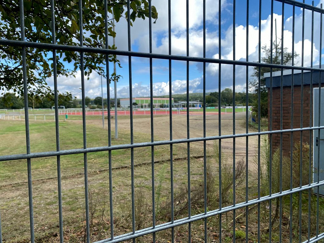 Aplis sākas un noslēdzas stadionā