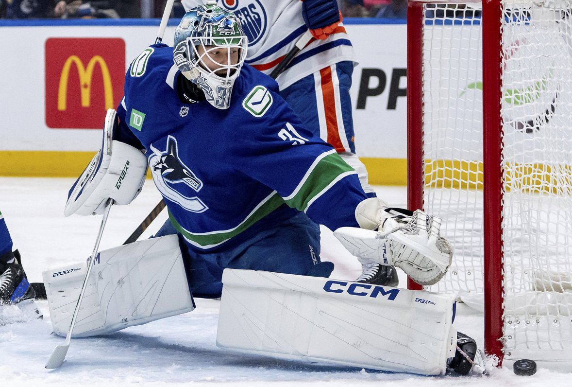 Šilovs atvaira 28 metienus «Canucks» uzvarā NHL pirmssezonas pārbaudes spēlē