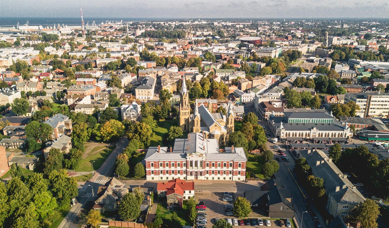 Вид на Лиепайскую думу и город. Иллюстративное фото