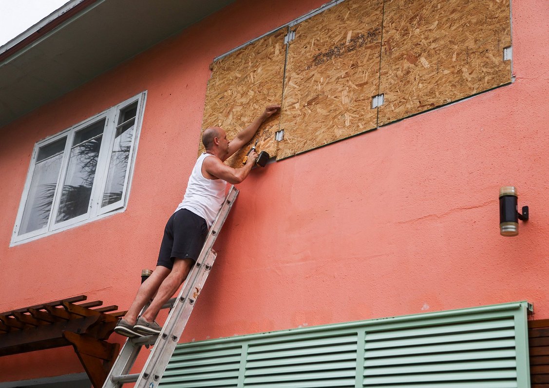 Cilvēki Floridas štatā gatavojas vētrai &quot;Miltons&quot;