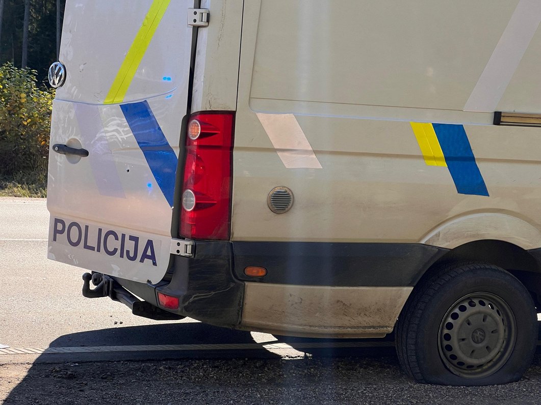 Viltotais policijas mikroautobuss.