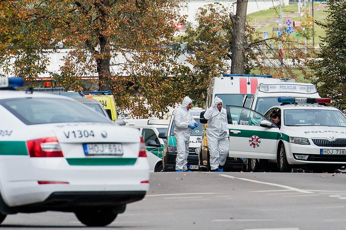 Apšaudē Viļņā nogalināts advokāts, ievainoti divi policisti