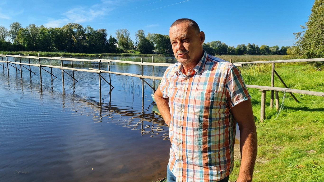 Nēģu zvejnieks Arnis Rozenšteins.