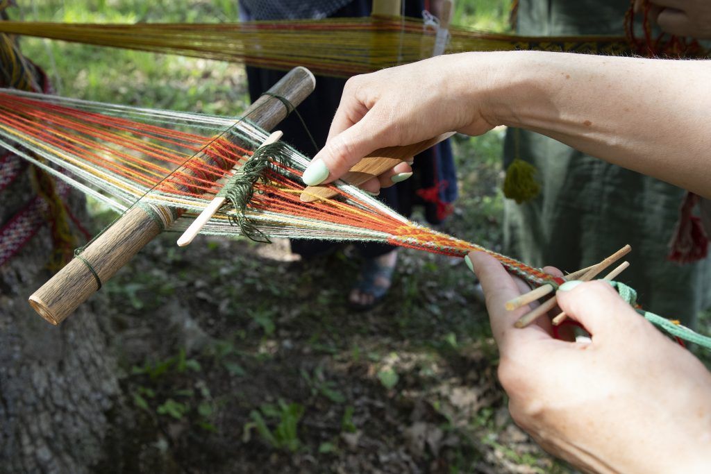 Latviešu tradicionālo jostveida audumu darināšana