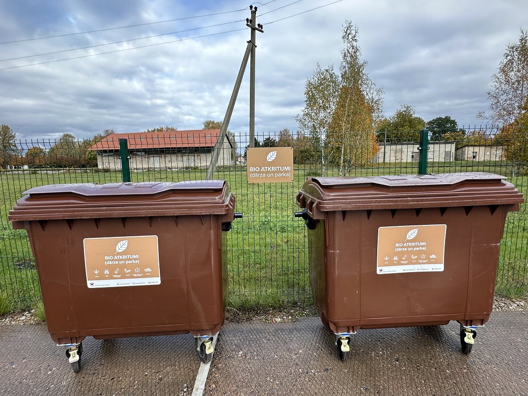 Šķiroto atkritumu savākšanas laukums Priekulē.