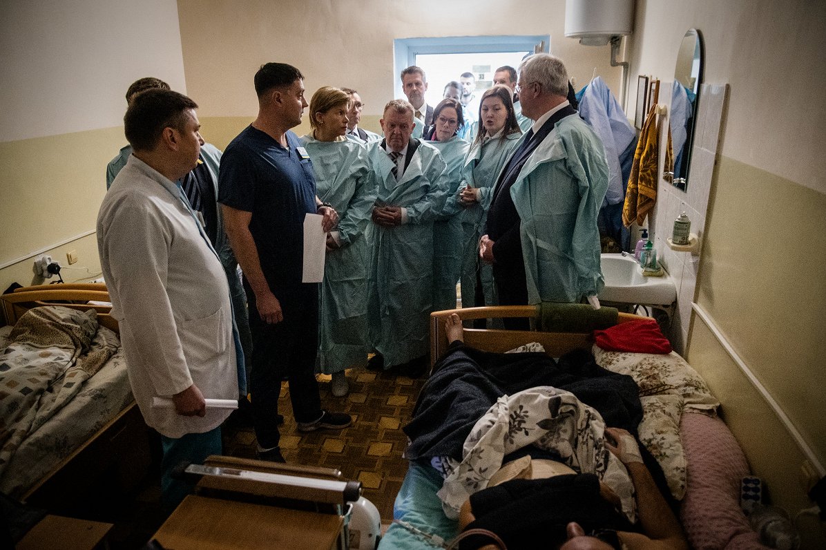 Nordic and Baltic Foreign Ministers visit hospital in Odesa