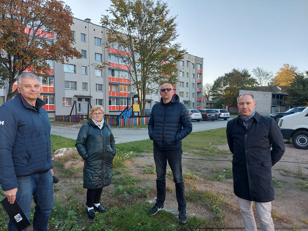 Elvis Jansons (no kreisās), Dzintra Lūsēna, Arnis Semuškins un Mārtiņš Tīdens.