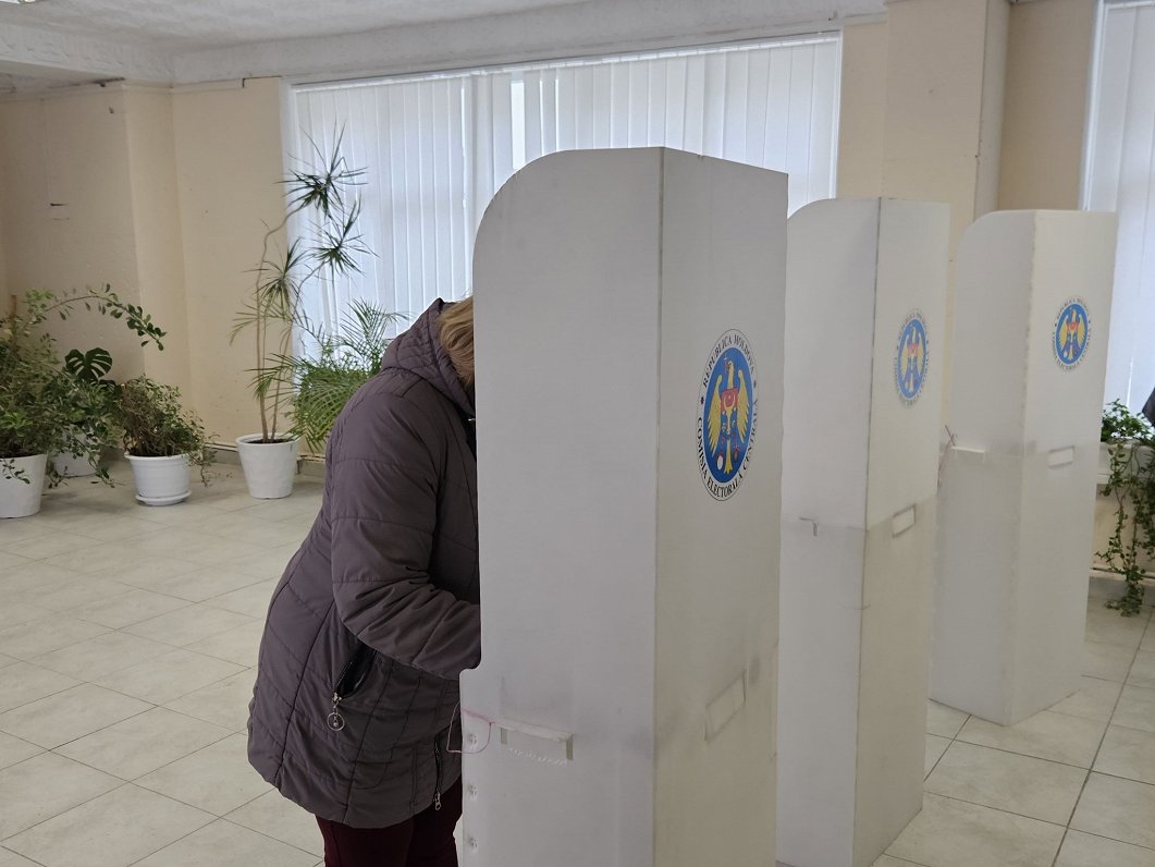 Moldovas prezidenta vēlēšanas un ES referendums