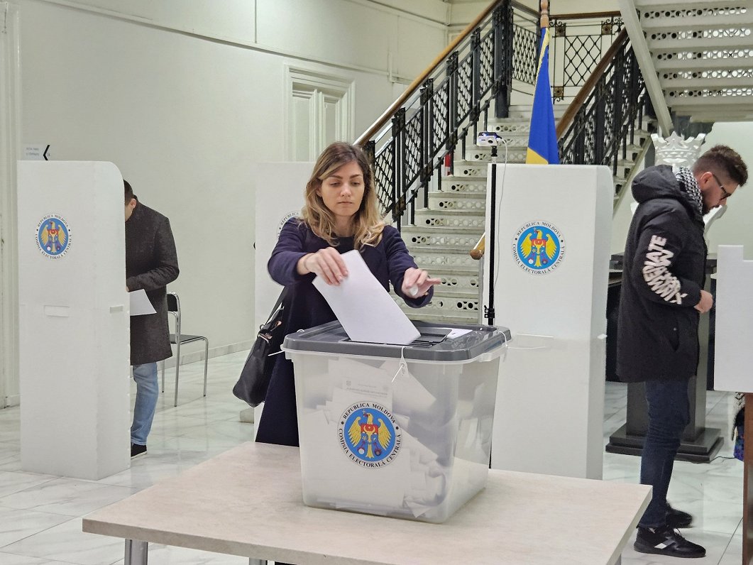 Moldovas prezidenta vēlēšanas un ES referendums