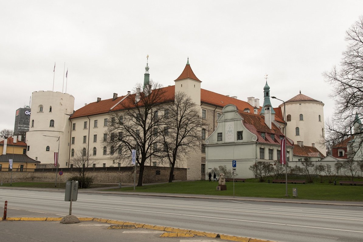 Rīgas pils no Daugavmalas