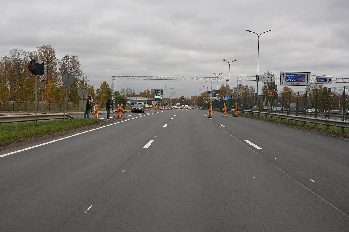 Kārļa Ulmaņa gatves posms pēc atjaunošanas darbiem.