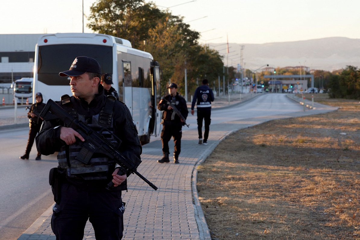 Turcijas policija pie uzbrukuma vietas