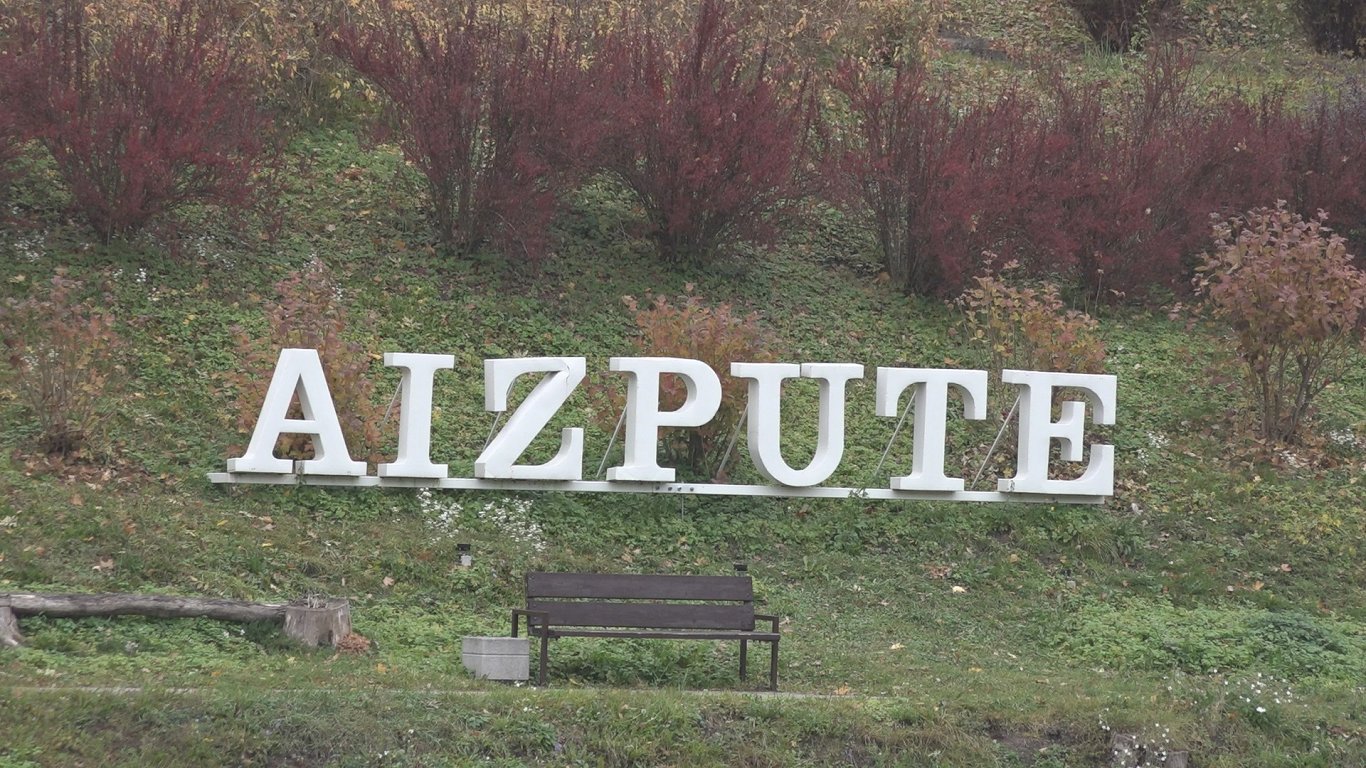 Aizpute rudenī.