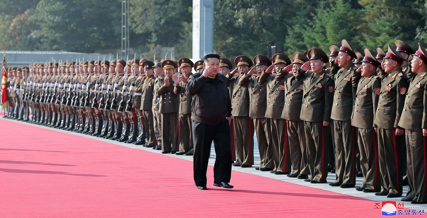 Ziemeļkorejas līderis Kims Čenuns tiekas ar Korejas Tautas armijas 2. korpusa komandu