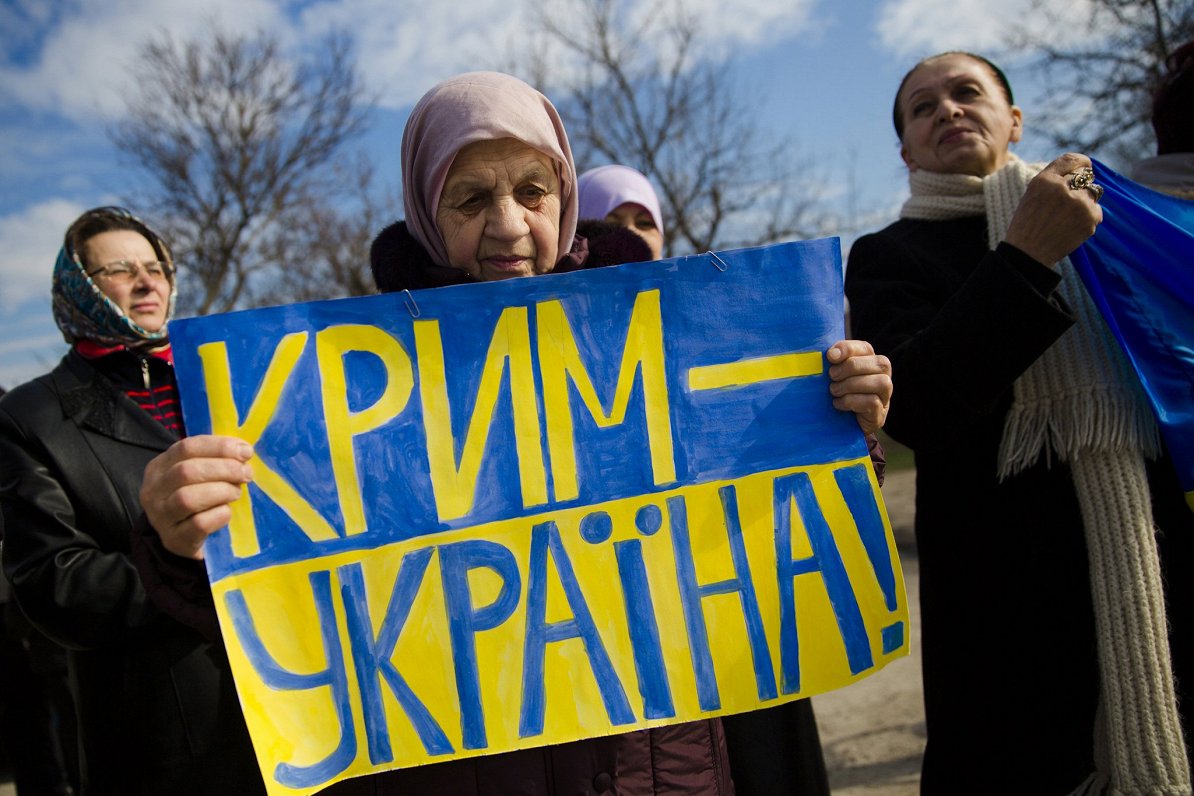 Крымские татары на проукраинском митинге. Симферополь, Крым. Март, 2014 года