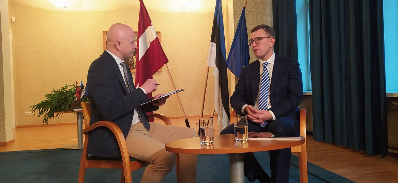 Latvijas Televīzijas žurnālista Ginta Amoliņa intervija ar Igaunijas premjeru